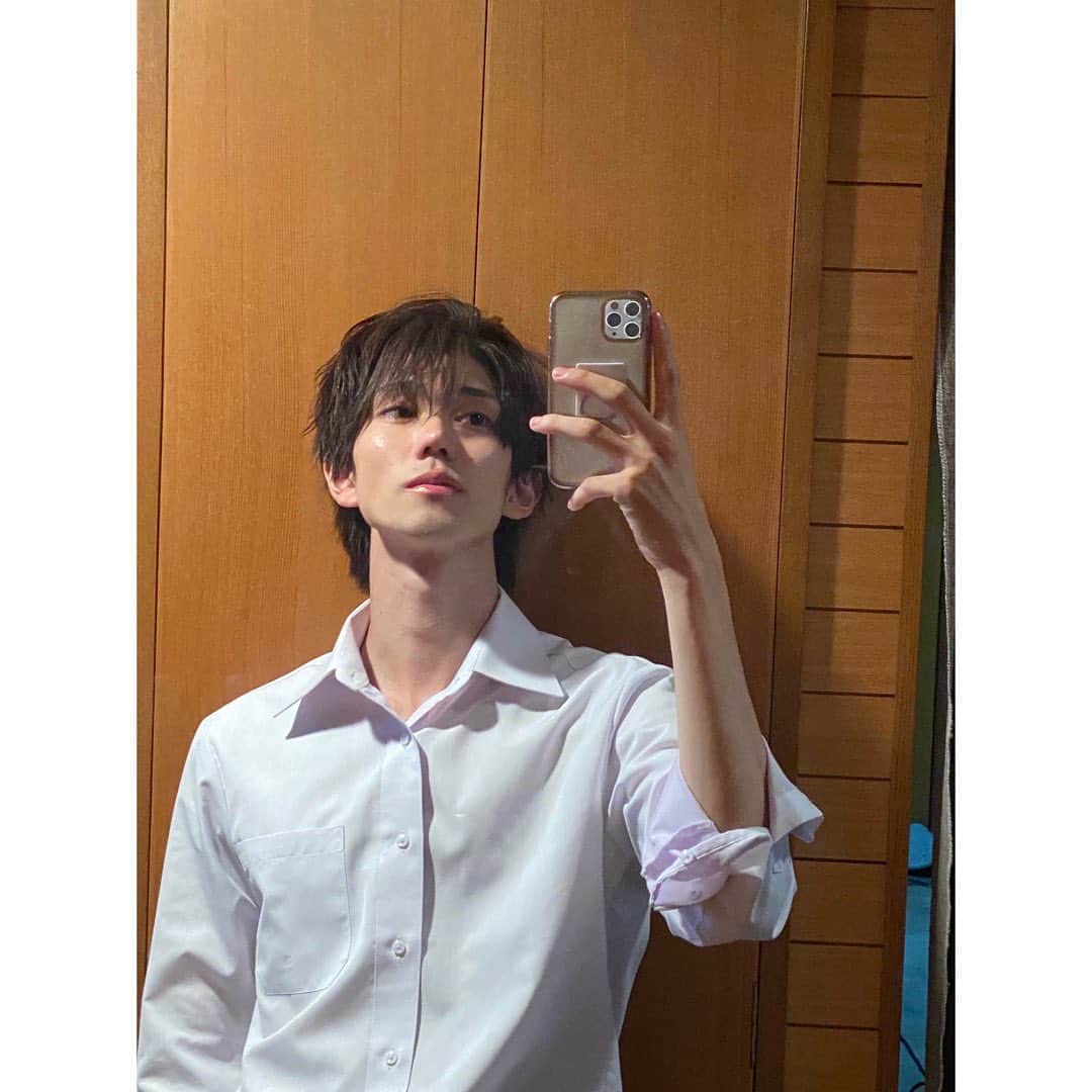 樋口晃平のインスタグラム：「いよいよ本日から ドラマ「体感予報」放送スタートです。瀬ヶ崎瑞貴と棚田葉2人のすれ違い、うずうずしながら一緒に楽しみましょう☺︎  #体感予報」
