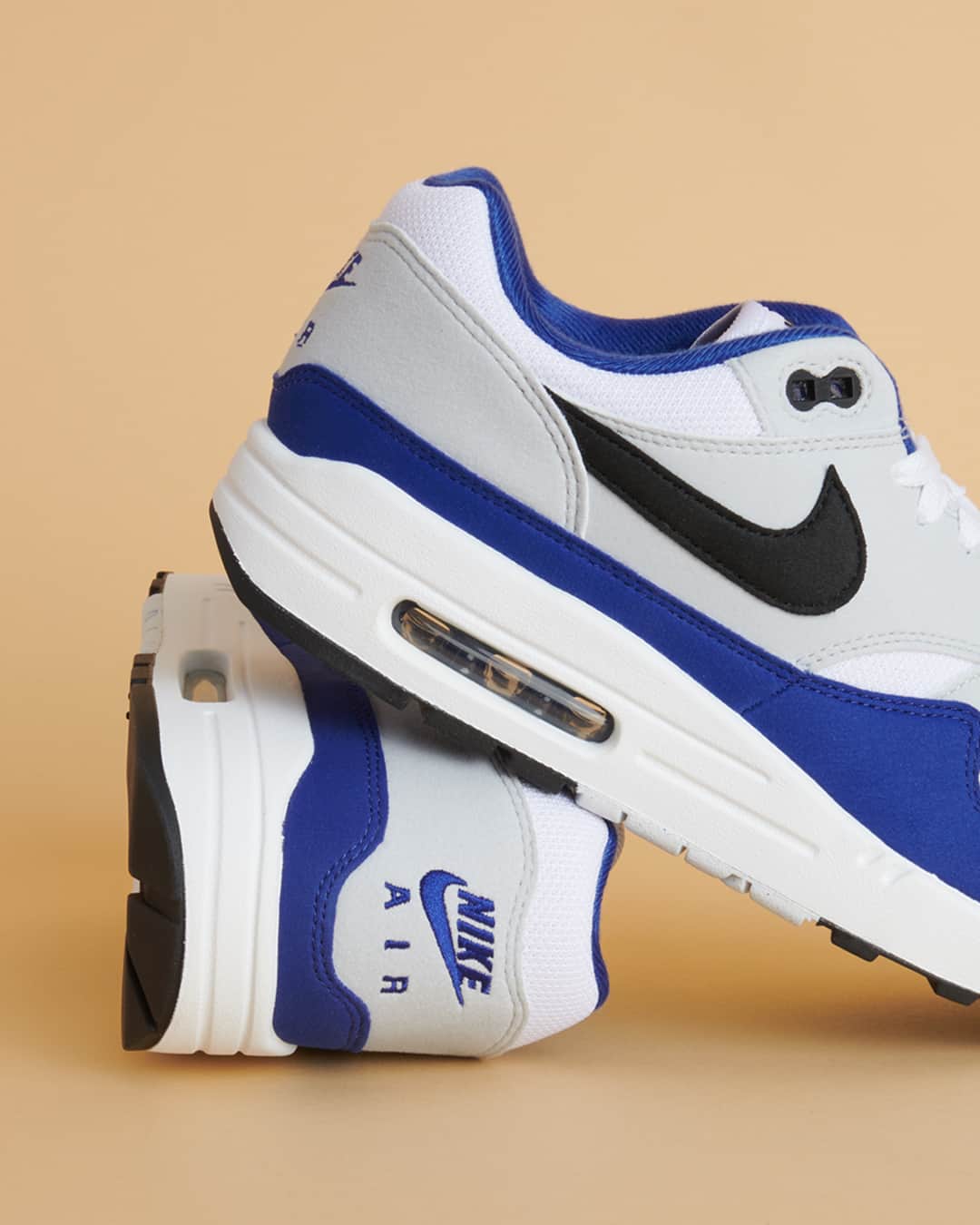 Foot Lockerのインスタグラム：「Icons stay icons.  Grab this all-new Nike Air Max 1 in men's sizing online now.」