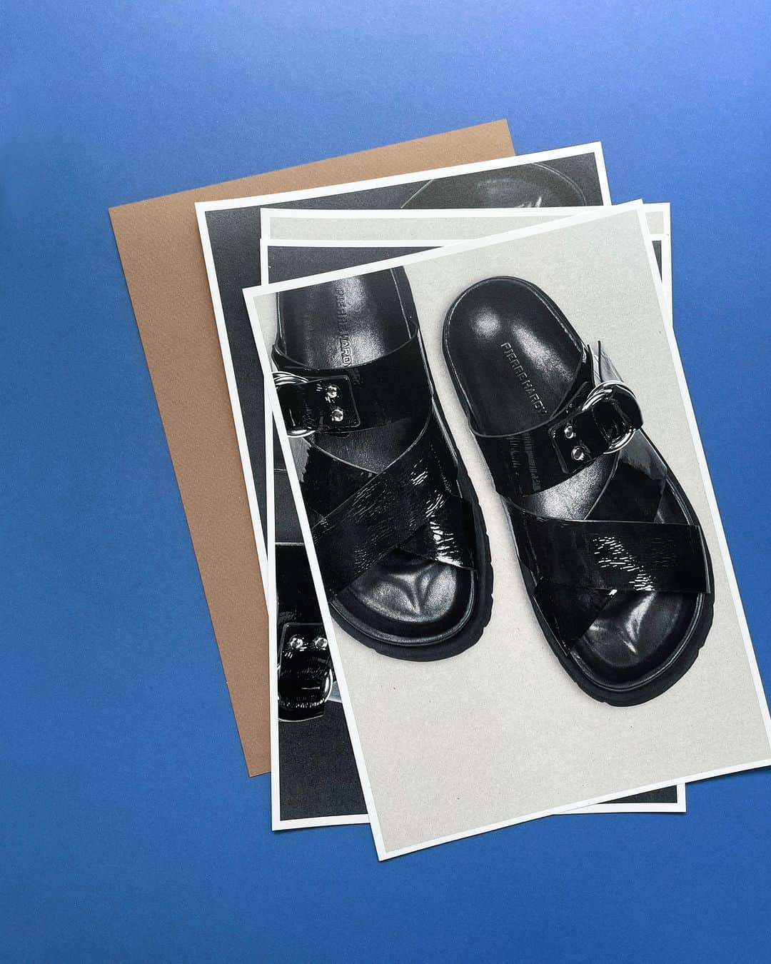 ピエール アルディのインスタグラム：「Black or iridescent?  #PierreHardy #PierreHardyFW23」