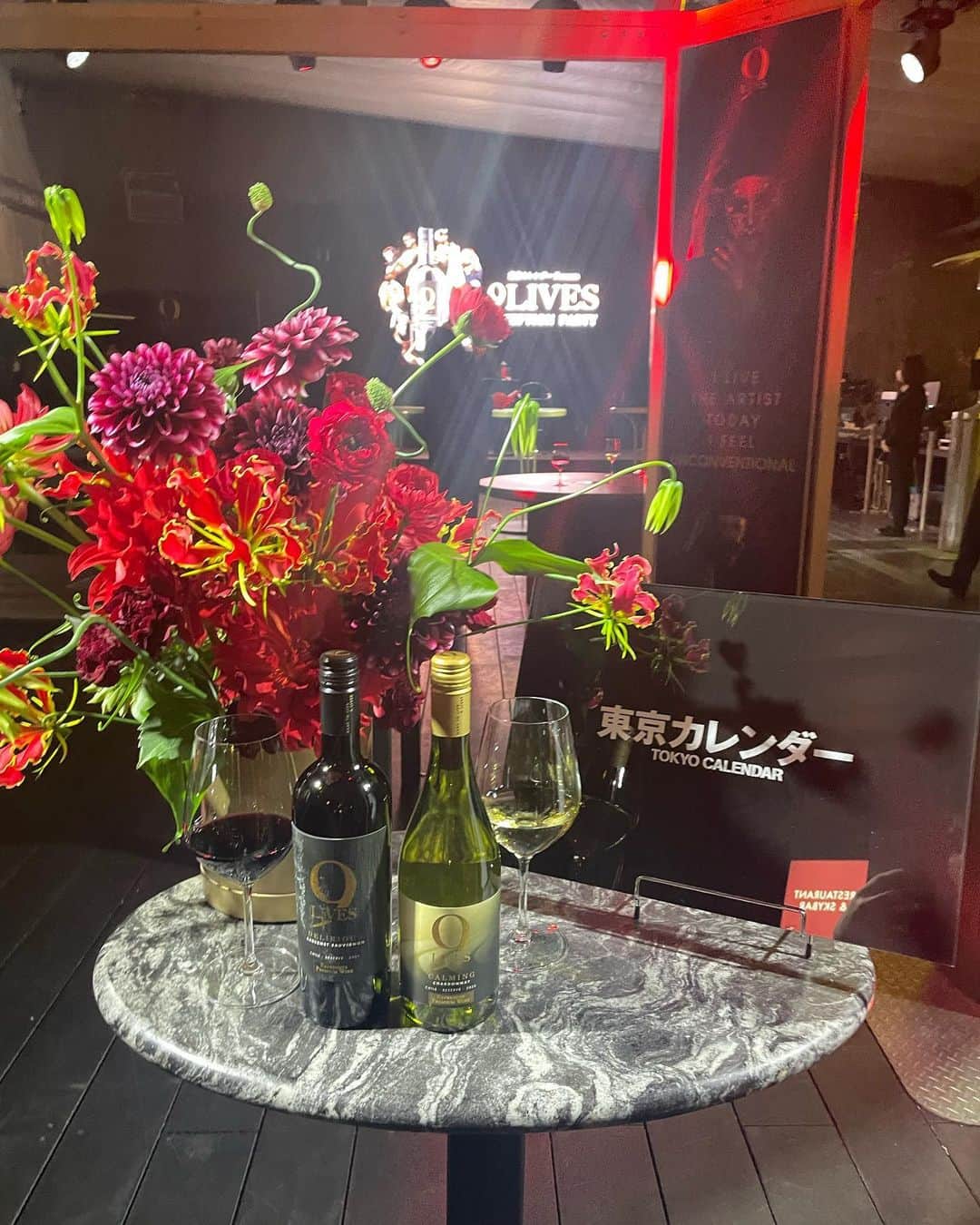 のインスタグラム：「半年近く前？ですが、 @tokyocalendar 主催、 @9liveswine の発売イベントに招待いただきましたー🍷  1000円台とリーズナブルな価格で楽しめるのにとっても口当たり軽くて好みの味でした🥂  調子に乗って記念撮影してたら公式のレポート動画に採用いただきました笑」
