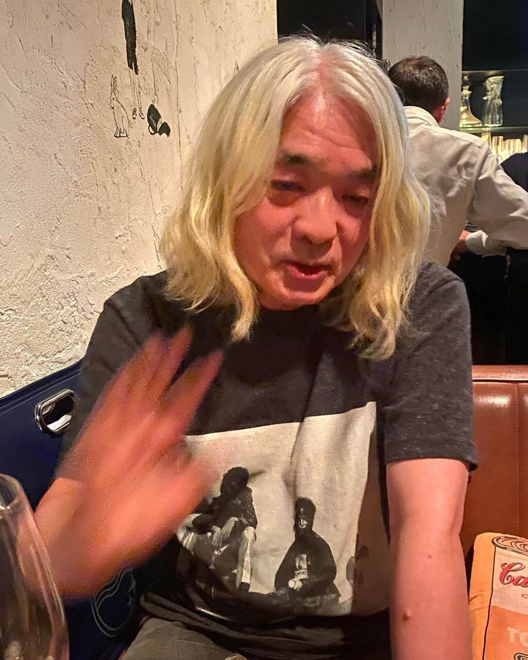 江口寿史のインスタグラム：「カーネーションの直枝さんと久しぶりに西荻で飲んだ。韓流ドラマの話ができてよかったです。いやー、直枝さんよく観てるわ！おススメの韓流ドラマや、最近気に入ってるバンドも教えてもらった！」
