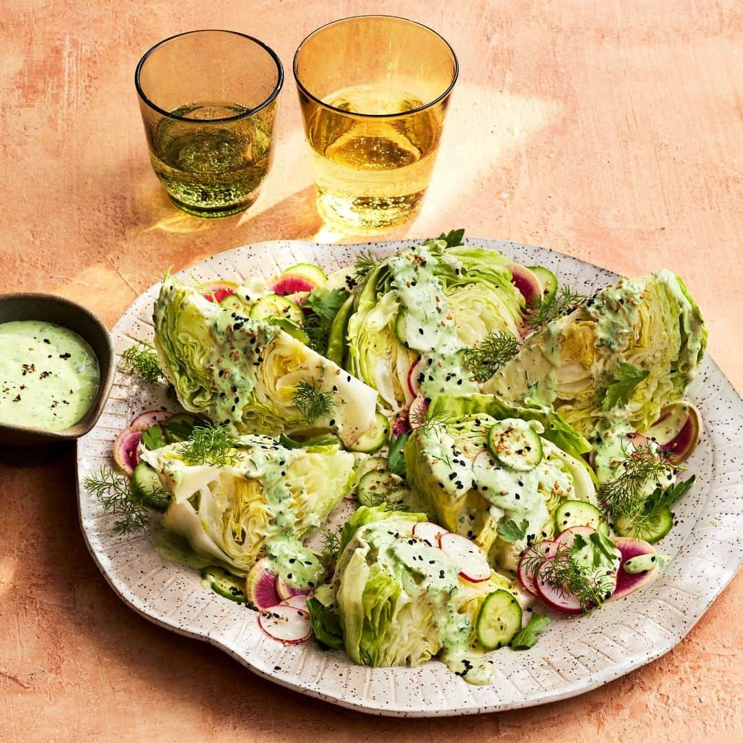 Food & Wineさんのインスタグラム写真 - (Food & WineInstagram)「Everyone at Food & Wine agrees this Wedge Salad with Tahini Green Goddess Dressing is a stunner 🤩. Get the recipe that we're all extremely excited about through the link in bio.   🥗: @justinchapple, 📸: @protazio, 🥄: @margaretdickey, 🍽: @shellroyster」8月10日 23時20分 - foodandwine