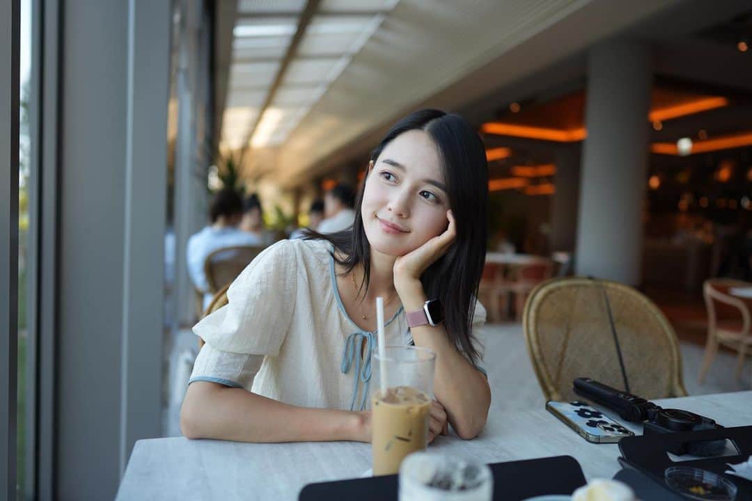 ナム・ボラのインスタグラム：「짧게 시간이 나서 급급 휴가를 다녀왔어요!!   이번주 유튭 영상은  7월에 새로 오픈한 빌라주드 아난티 리뷰랍니다~~💕 어디 갈까하다가  최근 오픈한 곳으로 결정!!   와… 엄청 잘 해놨더라구요!👍 뷰도 너무 이쁘고 건물도 이쁘고…   집에 오는 길이 너무 아쉬울 정도로 아주 멋진 공간이었어요!!🎶 과연 어떤 모습일지… 이번주 토욜!! 보라의 인생극장에서 확인해주세요☺️🫶🏻」