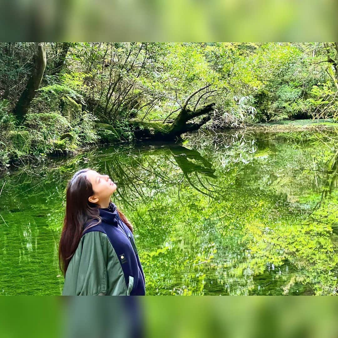 土屋太鳳さんのインスタグラム写真 - (土屋太鳳Instagram)「. 台風が近づいているせいか 東京の空もなんとなく不安定というか 湿度が高く、 何かザワザワとしています💦 これからお盆休みに入りますが 予定があるかたも、おうちにいるかたも、 どうか安全にお過ごしください🙏🙏🙏 . 今日からは夏休み企画✨ と言っても夏の写真ばかりではないけれど😅 ずっと載せようと思っていて なかなか載せられなかった写真を 少しずつ載せていきます☺️ . 季節はかなり遡るのですが 大好きな能登への旅① 姉と弟と一緒に、4月に行ってきました🍀 息を呑むほど美しい場所… 涙が出るほど😭✨✨✨」8月10日 23時33分 - taotsuchiya_official