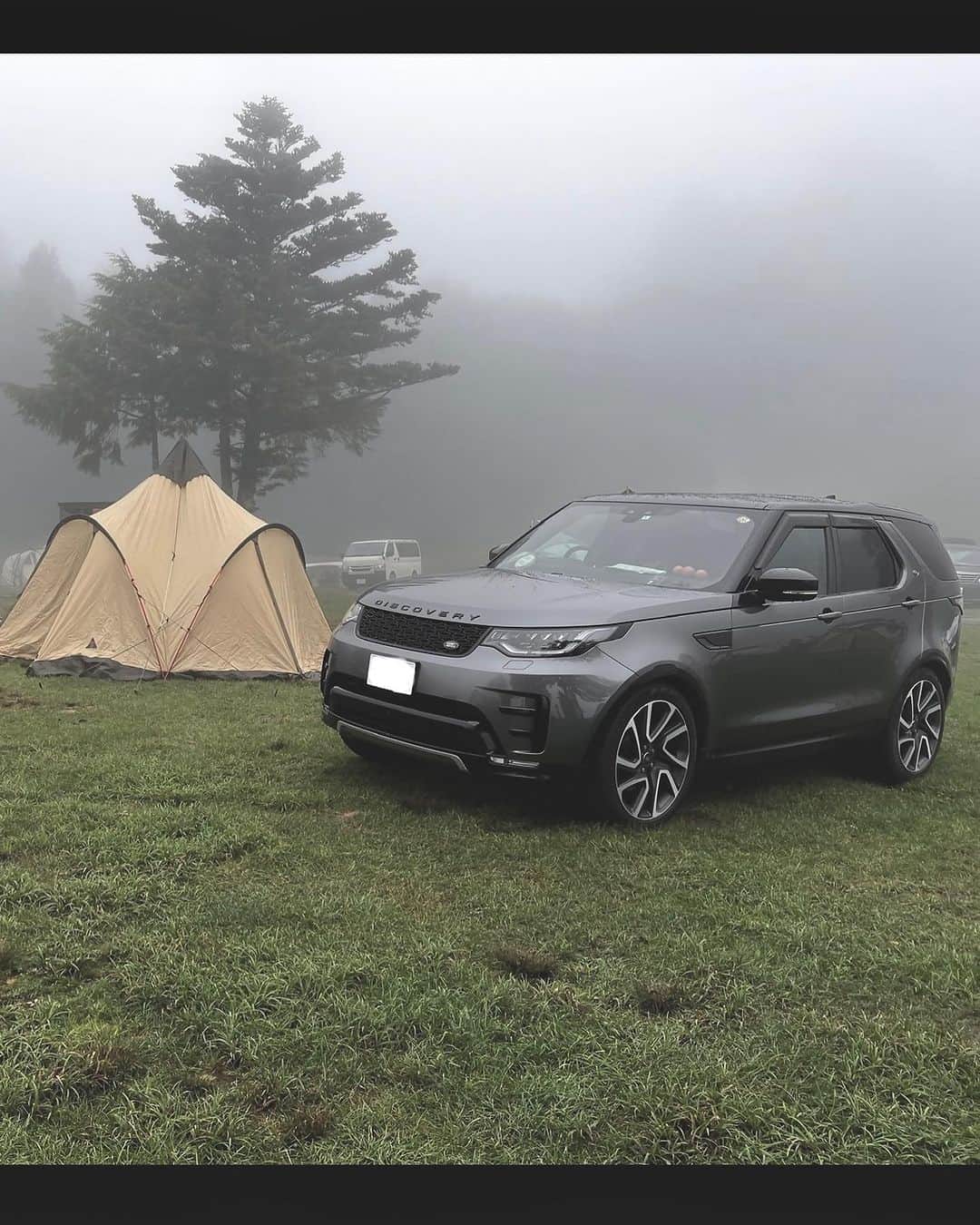 TANYのインスタグラム：「CAMP × LANDROVER   今年、まったく行けてない…  涼しくなったら行こう  #camp #ogawa #landrover #discovery5」