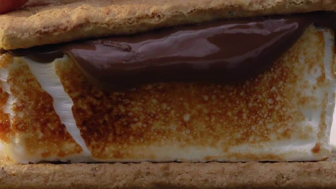 GODIVAのインスタグラム：「It’s #NationalSmoresDay and we’re ready to build the perfect s’mores. 🍫 Tag your favorite s’more making buddy.」