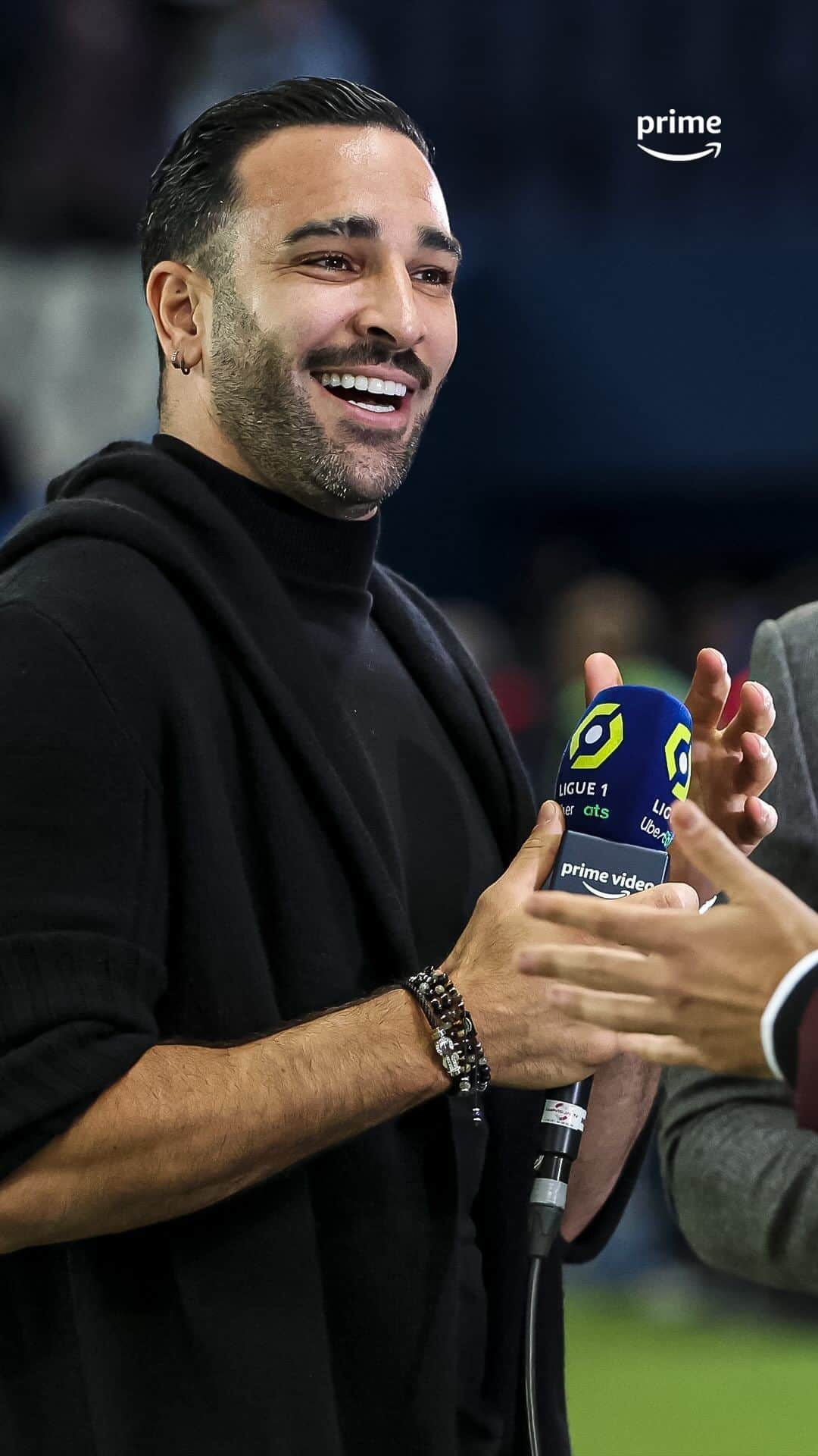 アディル・ラミのインスタグラム：「Le champion du monde 2️⃣0️⃣1️⃣8️⃣, Adil Rami rejoint Marina Lorenzo et Félix Rouah et l’équipe de Dimanche Soir Football pour la saison à venir 🚨📝  🔥 Rendez-vous dimanche, 19H pour la première de notre nouveau consultant Prime Video.」