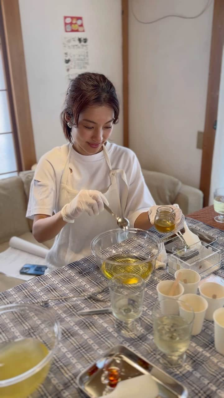 橋本聖子のインスタグラム：「〝森〟をイメージした石鹸を作ったよ〜🌳 匂いも、色味も森っぽく。優しい石鹸を🧼✨ 作ってる時間も癒されました🫶🏻 Thank you! @nosuri_sha @nerine_nerine_ 🤍」