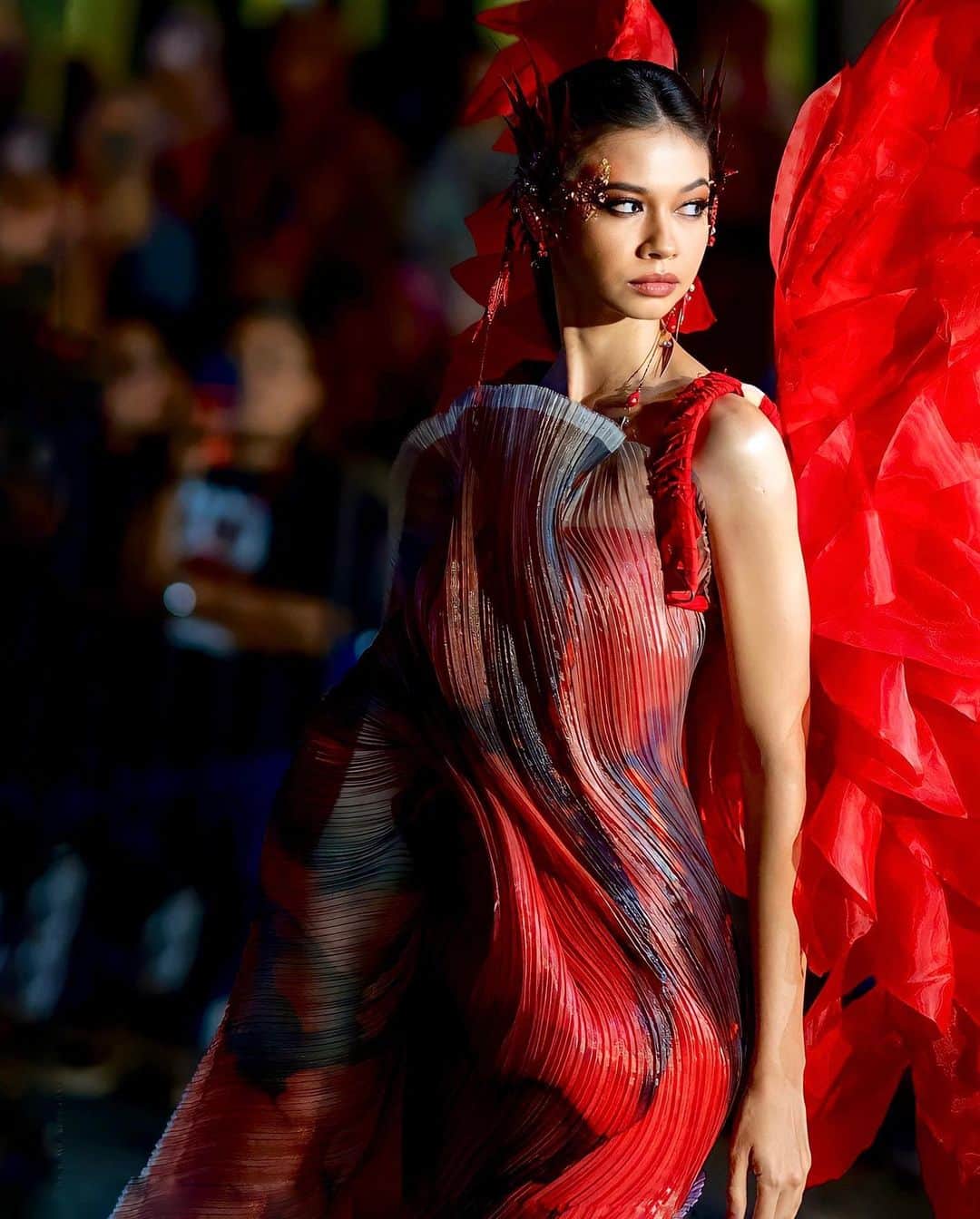 ユキ・カトウさんのインスタグラム写真 - (ユキ・カトウInstagram)「Just like a Phoenix, Yuki Kato took the crowds attention at Jember Fashion Carnaval 2023.」8月10日 23時52分 - yukikt