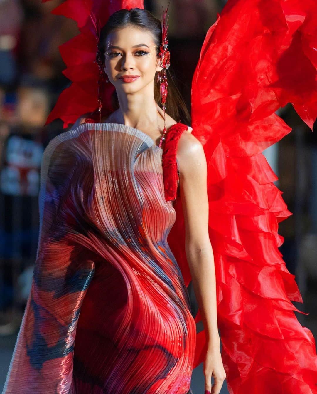 ユキ・カトウさんのインスタグラム写真 - (ユキ・カトウInstagram)「Just like a Phoenix, Yuki Kato took the crowds attention at Jember Fashion Carnaval 2023.」8月10日 23時52分 - yukikt