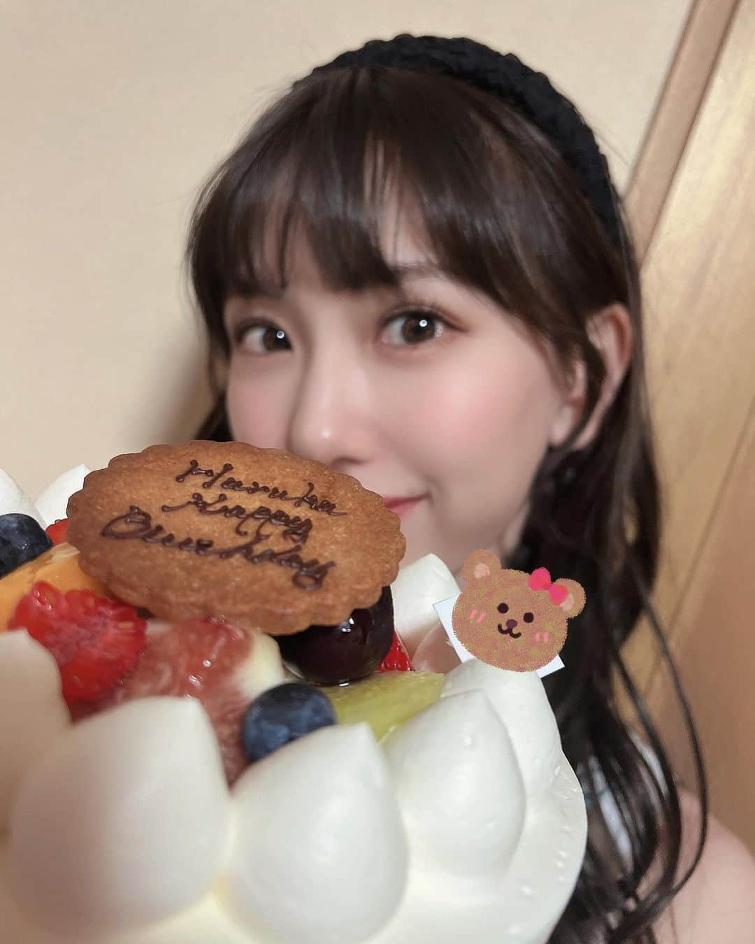 熊崎晴香のインスタグラム：「⁡ ⁡ ⁡ 誕生日を迎えました🎂 ⁡ たくさん笑顔で溢れる1年に、25歳も幸せでしたが26歳はそれ以上に最高な1年に！！ ⁡ 自分らしく、今年も全力で楽しみます！ ⁡ たくさんのお祝いメッセージありがとうございました！！ ⁡ #happybirthday #happy #🎂　#🎁　#誕生日　#🎉　#ハートの日」