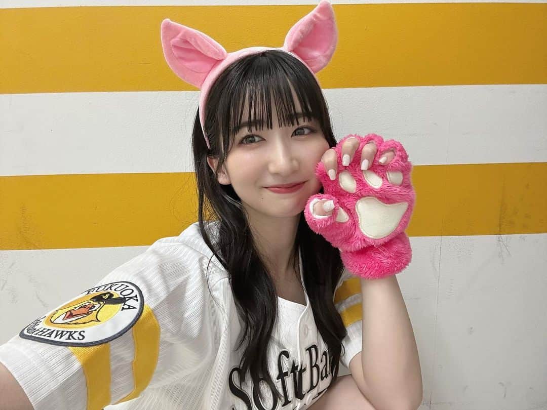 春乃きいなのインスタグラム：「#⚾️   ホークス勝利！！おめでとうございます！🎉🎉  PayPayドームでハニーズの皆さんと一緒に パフォーマンスさせていただきました✨️  皆様にエールを届けることが出来ていたら幸いです🫶🏻  #sbhawks #honeys #paypayドーム #ソフトバンクホークス #ハニーズ #鷹鷹鷹 #baseball #01 #810の日」