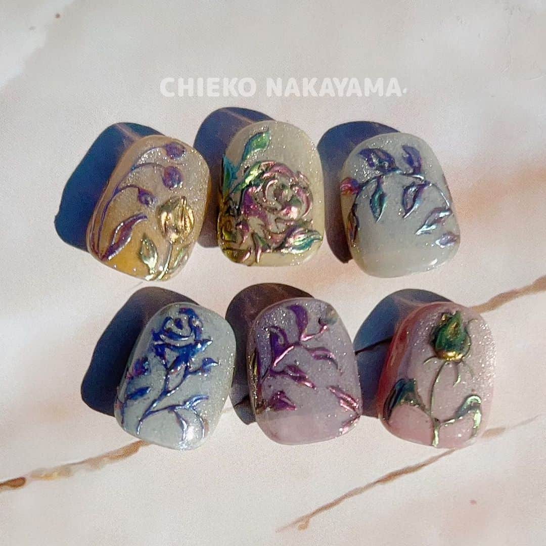 なかやまちえこさんのインスタグラム写真 - (なかやまちえこInstagram)「あきのねいる🍁⠀ ⠀ #nail #nails #nailart #ネイル #美甲 #ネイルアート  #japanesenailart #manucure #japanesenails #manicurist #gelnails #أظافر #네일아트 #미용  #เพ้นท์เล็บ #artedeuñas #เพ้นท์เล็บเจล #ジェルネイルデザイン #ネイルデザイン #nagelkunst #秋ネイル #autumnnail  #ミラーネイル #mirrornails #マグネットネイル #magneticnails @pregel.jp 8月の新色⠀ ※作り方はインスタライブのアーカイブをご覧ください」8月11日 0時05分 - chiekonakayama