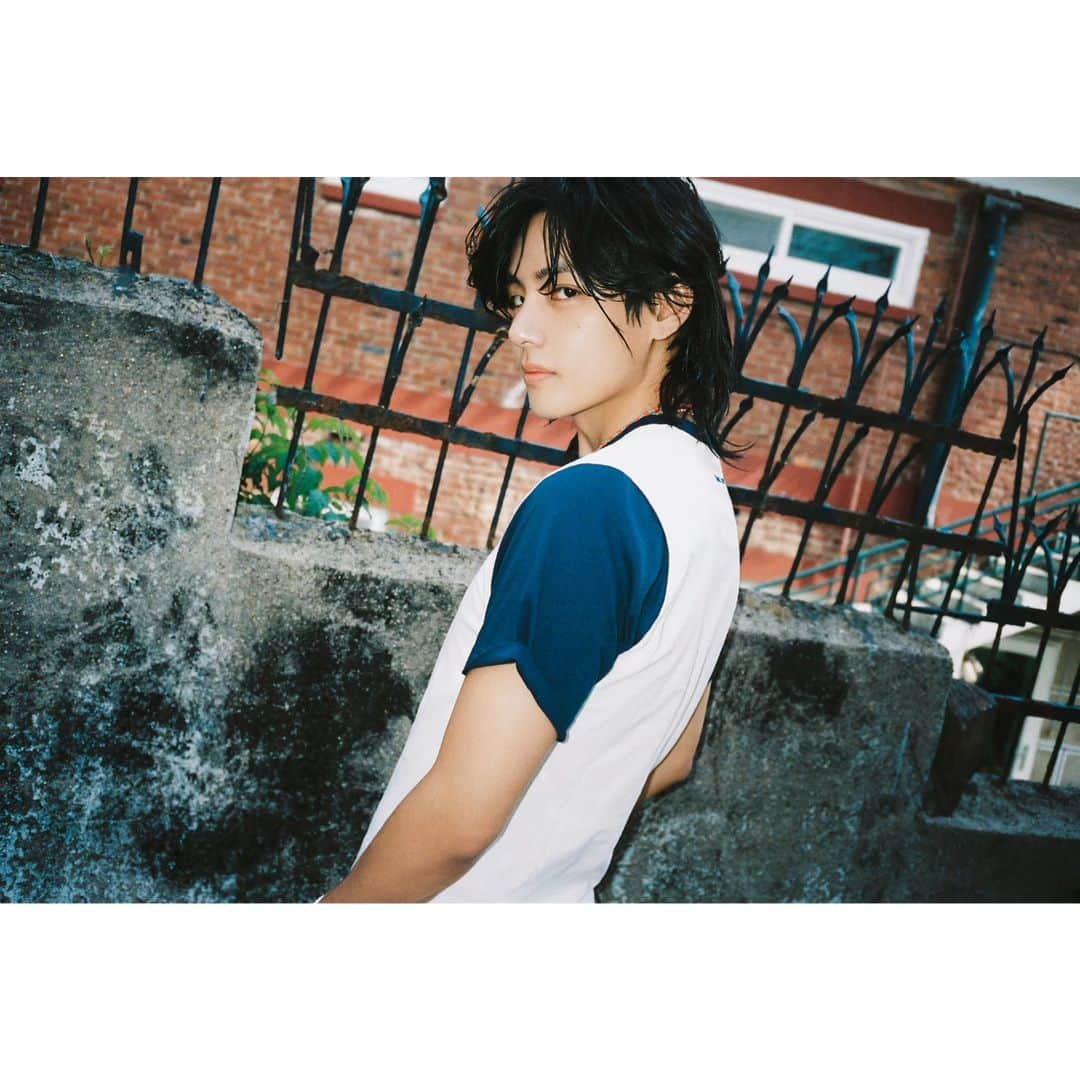 BTSさんのインスタグラム写真 - (BTSInstagram)「#V #뷔 #V_Layover Photo 1」8月11日 0時05分 - bts.bighitofficial