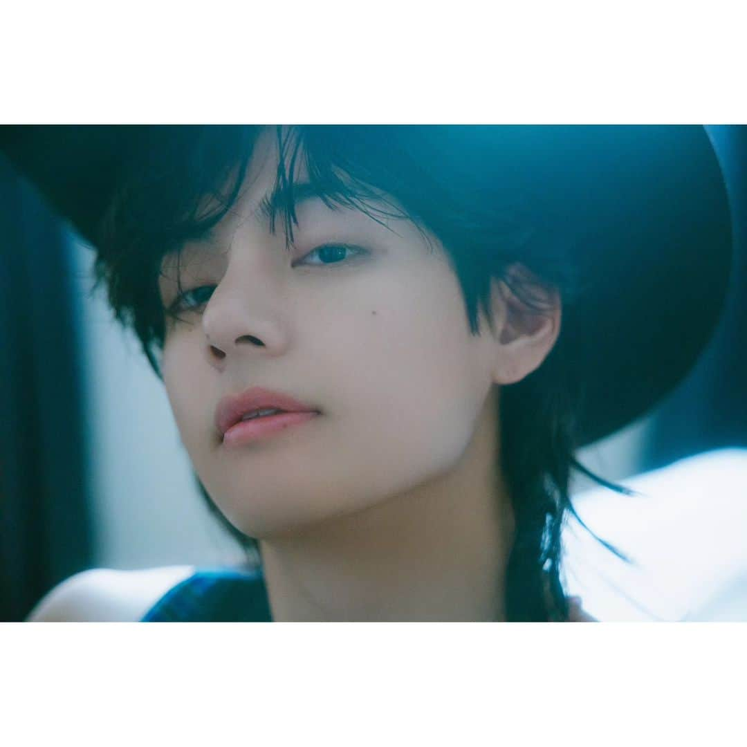 BTSさんのインスタグラム写真 - (BTSInstagram)「#V #뷔 #V_Layover Photo 1」8月11日 0時05分 - bts.bighitofficial