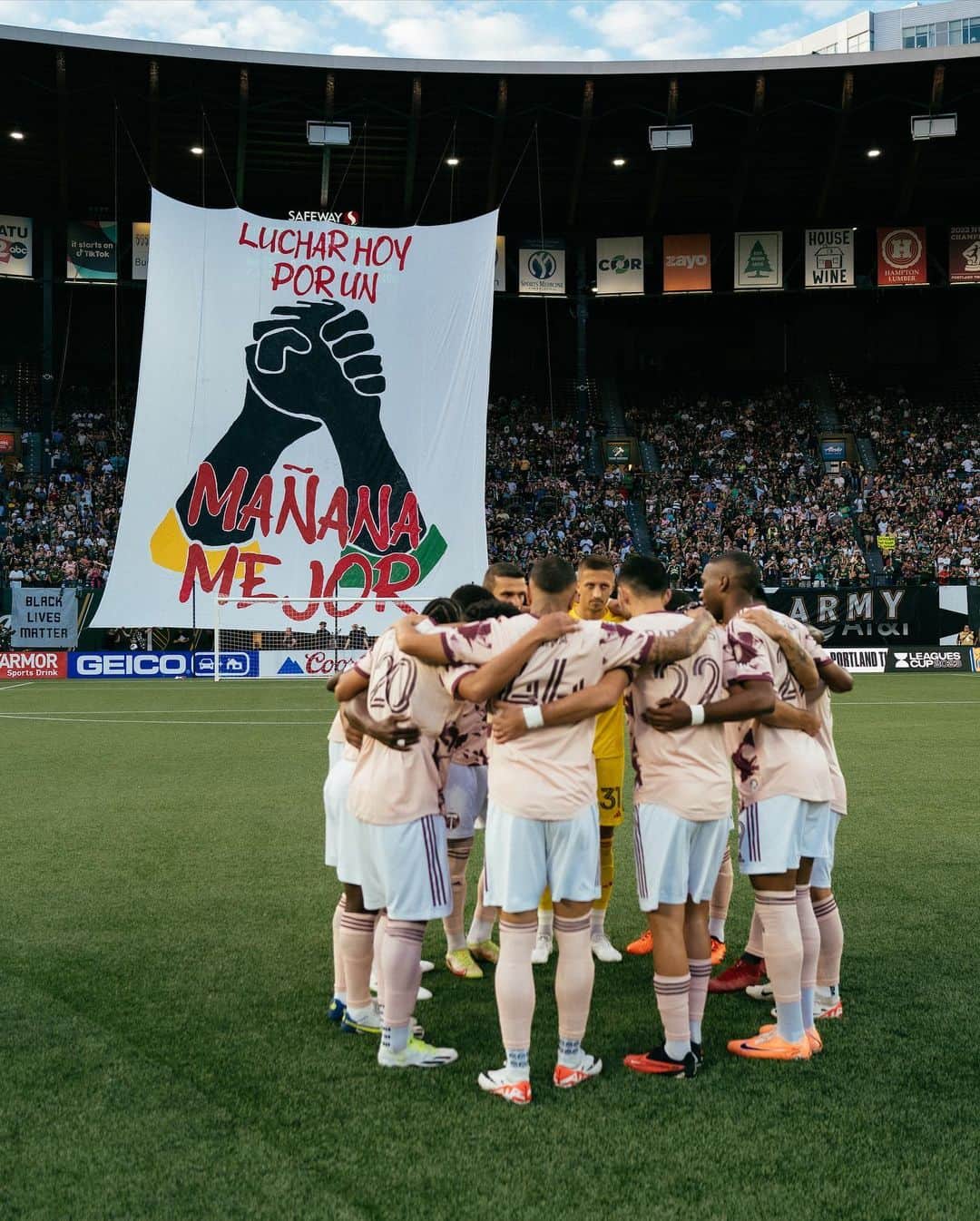 Major League Soccerさんのインスタグラム写真 - (Major League SoccerInstagram)「Leagues Cup nights. ✨  📷: @bystith & @ethanwhite」8月11日 0時15分 - mls