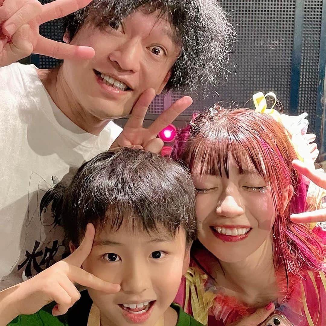 のインスタグラム：「2023.8.8渋谷O-EAST「でか美祭り」 ラブラブラブラブでか美ちゃん！歌もトークも全出演者も最高でした！幼い頃から可愛がってもらっている息子と盛り上がりました！」