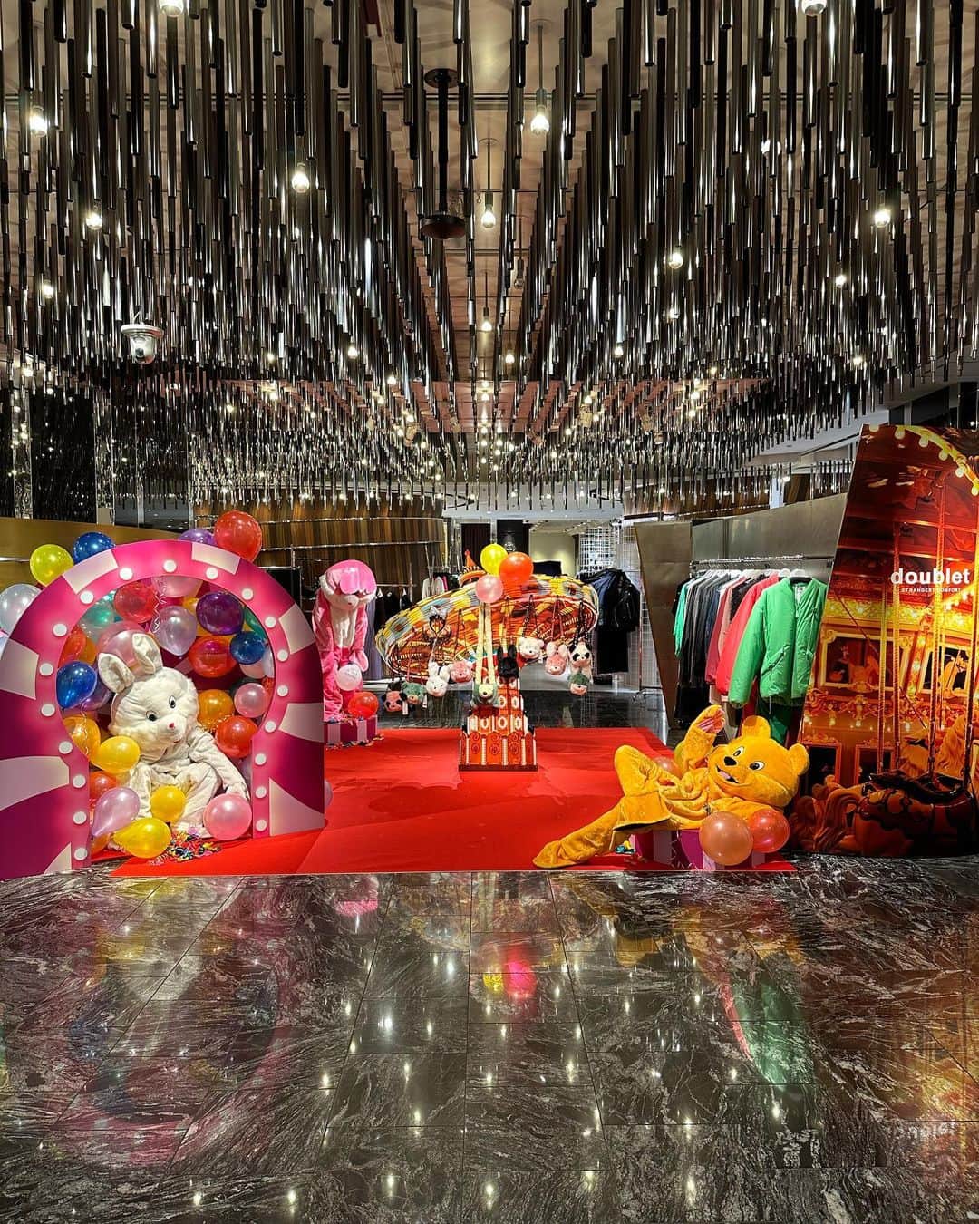 ダブレットのインスタグラム：「伊勢丹新宿店 本館3F @restyle_isetan_shinjuku にて8月11日から #DOUBLET ポップアップがスタート🎡 8月22日まで  Design & Construction @taichi_shigenobu and olk. team Idea @takayuki_ishibe  Thank you🙏」