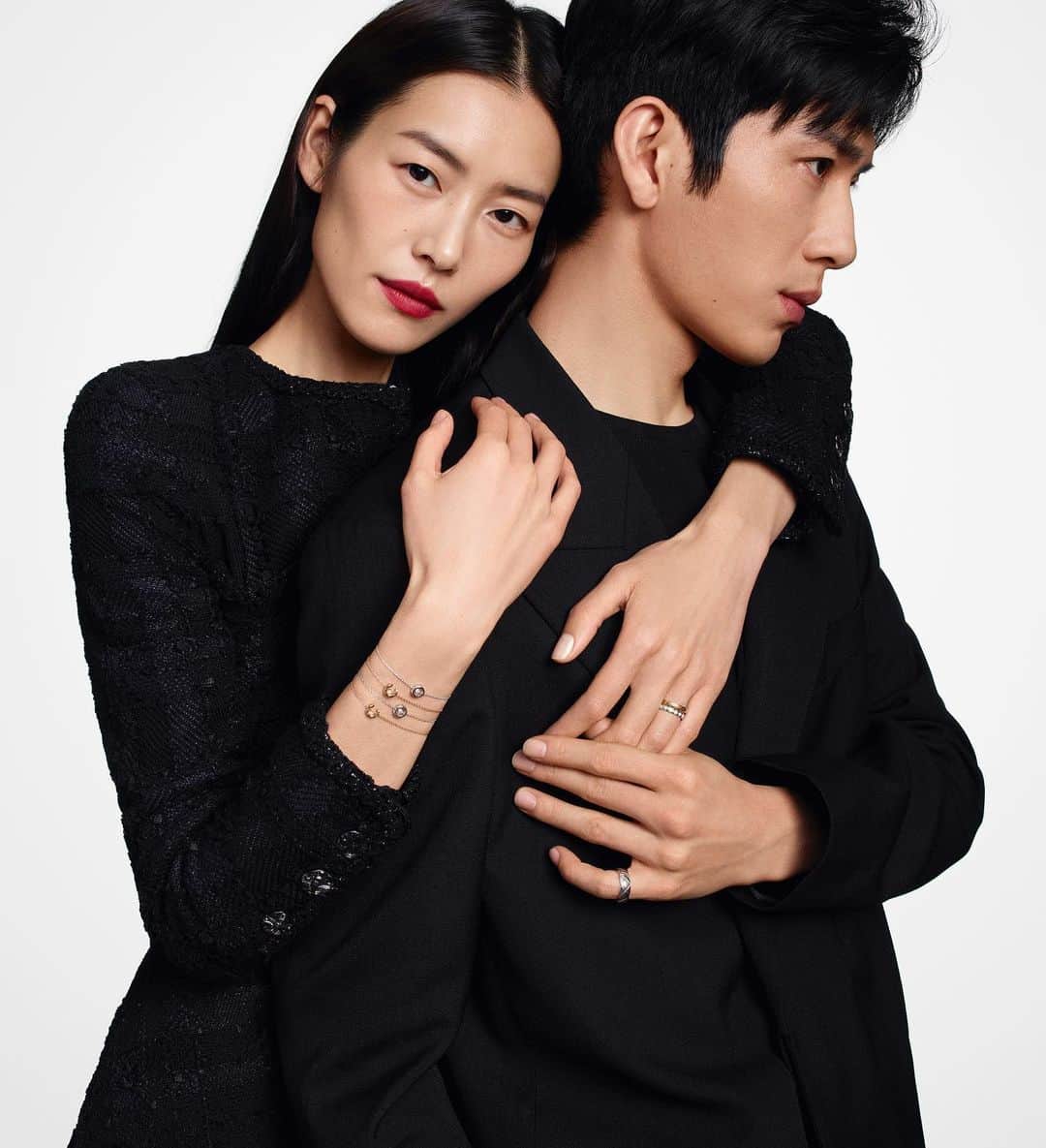 リウ・ウェンのインスタグラム：「New for @chanelofficial Coco Crush. Thank you @vincentfichard @timelkaim @charlottecolletcollet  @jingxiaoxiansheng for a great day on set! 💄 @helei0729 💇🏻‍♀️ @josephpujalte」