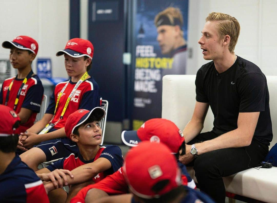 デニス・シャポバロフさんのインスタグラム写真 - (デニス・シャポバロフInstagram)「🇨🇦’s future stars 👊🏼  📸: Mike Lawrence | @atptour, Tyler Anderson @nbotoronto」8月11日 0時50分 - denis.shapovalov