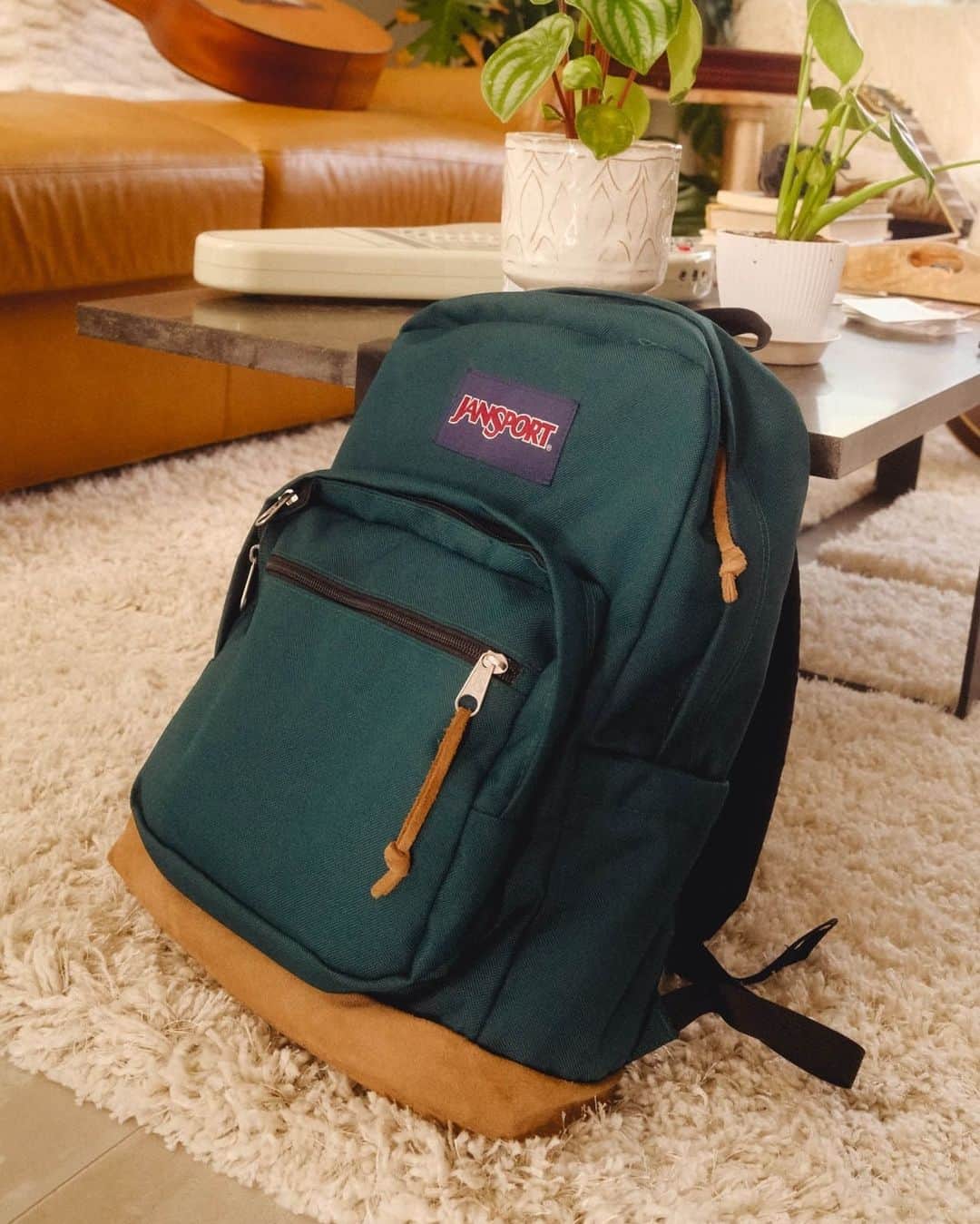ジャンスポーツのインスタグラム：「Something about the classic Right Pack just feels so...right. #AlwaysWithYou」