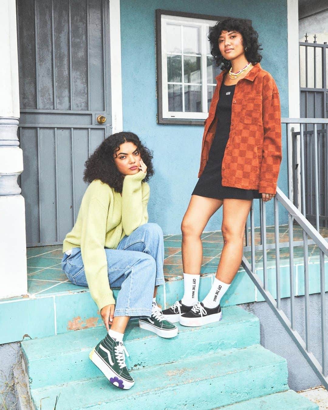vans girlsのインスタグラム：「Give your fall wardrobe a boost with the Oversized Floral Stackform. Available at the link in bio.」