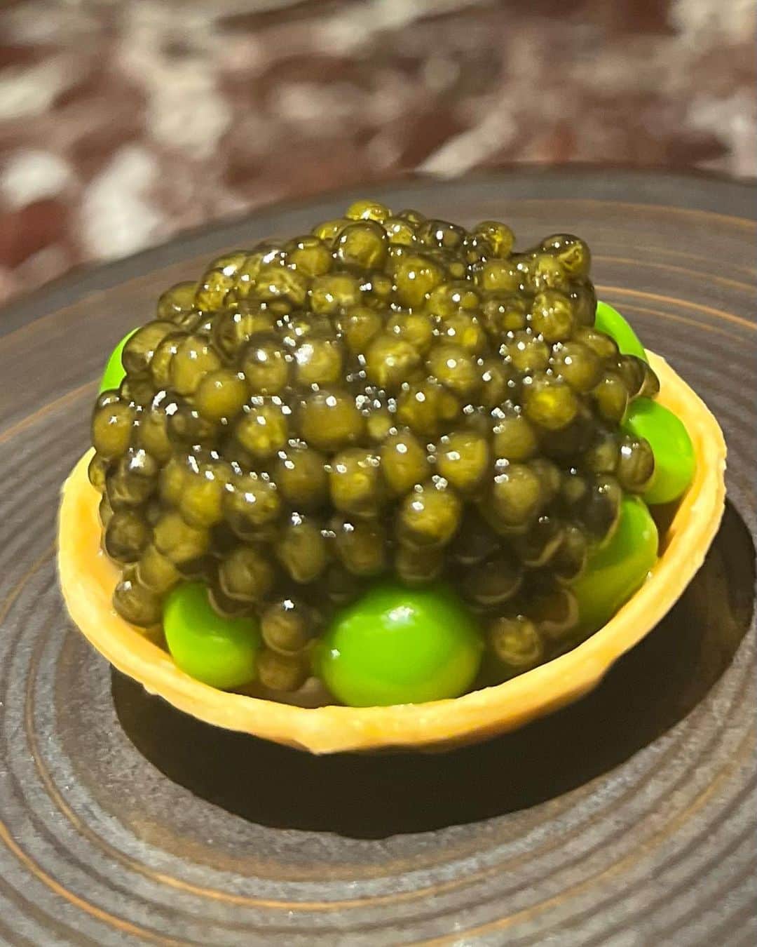 美香のインスタグラム：「先週訪れたレストラン🍽️  西麻布⭐️⭐️⭐️  美味しかったです♪  ワイン🍷セレクトも良き💖  幸せ楽しすぎたディナー🍽️でした！  #西麻布 #フレンチ #美食」