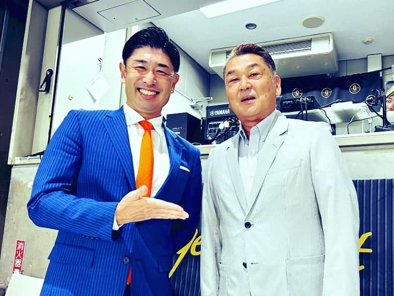 高橋大輔さんのインスタグラム写真 - (高橋大輔Instagram)「対タイガース3連戦は悔しい結果になりました‥  多数のご来場、熱い応援ありがとうございました😌  明日からは、東京ドームで大事な大事な対ベイスターズ3連戦が始まります⚾️  昨日、一昨日はトラッキーとタイガースガールズの皆さんがドームに来てくださいました🐯  トラッキーはとても礼儀正しくて素敵なマスコットでした😉ちょっと距離近い時あったけど（笑）  イニング間やパフォーマンスで盛り上げていただきありがとうございました✨  本日のレジェンズシート解説は岡崎郁さん😊  さぁ、切り替えて3連勝いきましょう！！！  また明日も東京ドームでお待ちしております🎤  #読売ジャイアンツ #ジャイアンツ #東京ドーム #伝統の一戦 #トラッキー #ジャビット #マスコット #レジェンズシート #岡崎郁さん #スタジアムmc #髙橋大輔 #高橋大輔」8月11日 1時07分 - daisuke_72