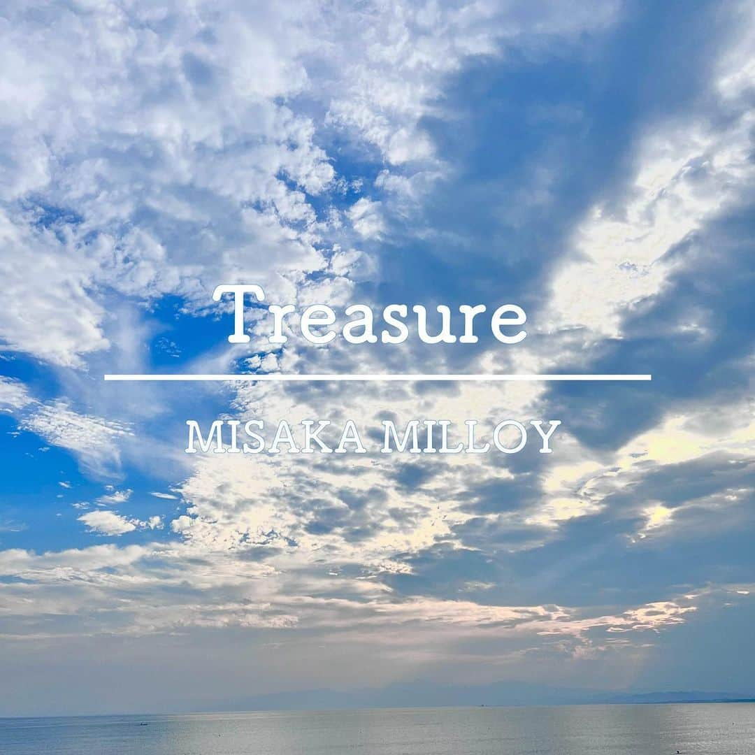 MIRIさんのインスタグラム写真 - (MIRIInstagram)「【リリース情報】 ぬるっとですが、 『Treasure』と言う楽曲を各サブスクにて リリース致しました！！  報告がだいぶ遅くなってしまったのですが。 実は私事ではありますが、 先日、私を応援してくれていた方が 病気の為亡くなってしまいました。  その方は、5年程前に出会い、 ショーガール時代から応援して頂き、 ショーガールを引退してからも ずっと配信で応援してくれたり LIVEにも欠かさず足を運んで 会いに来てくれていました。  病気が発覚してずっと 『俺が死ぬ前に早く新譜出して LIVEもたくさんしてくれ、 全部見に行きたいから』 と言ってくれていました。  私は去年の12月からLIVE活動を一旦休止し、 SNSで動画を出し認知をアップしたいと考えていた為、 彼が生きていた時にたくさんLIVEをすることが出来ませんでした。  もっと大きいとこで歌っている所を見せたかったけど叶いませんでした  悔しいです  亡くなってから言うのも遅いと思いましたが、 せめて追悼の意味も込めてこの曲をリリース致します。  実はこの曲、私が23歳くらいの時に 友達の絆、卒業をテーマに書いた曲なんですが、 私がショーガールを引退した時に 『一緒に働いてた仲間』、 『応援してくれていたファンの皆様』へ 向けて書き直した楽曲です。  タイトルはTreasure。宝物という意味です。 私の中で、一緒に過ごす仲間、 応援して下さるみんな宝物です。  その意味を込めて書きました。  レコーディングした時が 声帯結節があり、声がカスカスで お聞き苦しい点もあると思いますが 聞いて頂けると幸いです🙏  クサい、しょーもないと思う方はスルーして頂いて構いませんが、 私にとって応援して下さるファンの皆様の存在は本当に大きな原動力になっています。  DMも沢山いただいて 返信出来ずに申し訳ありませんが、 一つ一つの言葉が私の励みになっています。  今はSNS中心の活動ですが これからリアルにLIVEもやっていきたいと 思っていますので、 その時は私に会いに来てくれたら嬉しいです！  私はもっともっと成長していきます。  もう少し先ですが、もうちょっと待っててね  そして、この楽曲も聞いてください。 因みに2番がファンの皆様へ向け て書いた歌詞です。  MISAKA MILLOY Treasure で各サブスクにて出てきます  #treasure  #misakamilloy #ミサカミロイ」8月11日 1時17分 - misaka_milloy