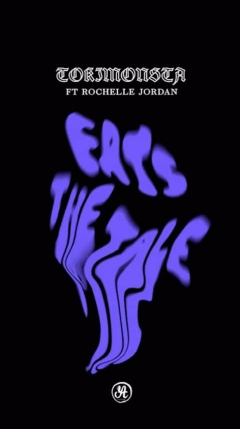 のインスタグラム：「My new track ‘Eats the Tale’ ft. @rochelle_jordan is out now! Sometimes we knowingly choose to immerse ourselves in false narratives, people, and moments—allowing them to engulf us until we lose our sense of reality and we lose our sense of self. Click the link in bio to listen to the track and check out the music video 🐍」