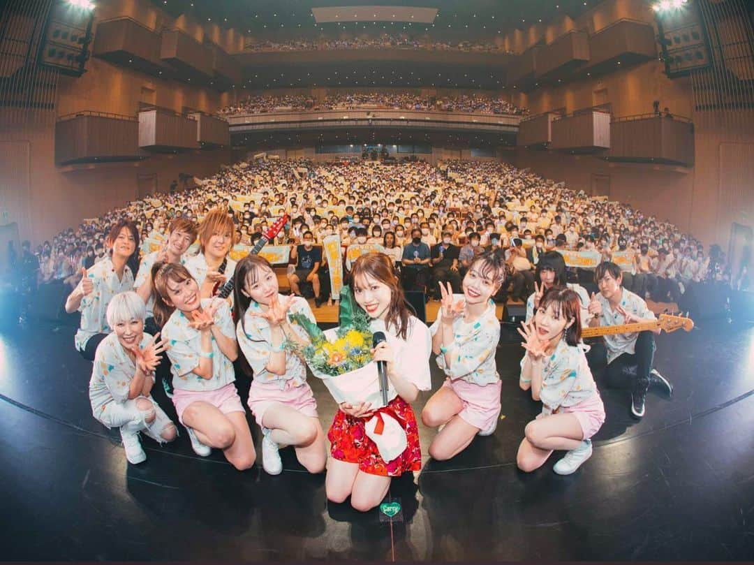 若森さちこさんのインスタグラム写真 - (若森さちこInstagram)「Ishihara Kaori 5th Anniversary Live -bouquet-  声優の #石原夏織 ちゃんの記念すべき5周年ライブをper&choでサポートさせて頂きました🙌 ご本人はもちろんのこと、バンドも超絶かっちょ良くて刺激になりました！ 9/23にTBSチャンネル1にて放送されるようなので是非ご覧くださいませー🙌  #マイタライデビュー #percussion #percussions  #percussionist #percussion_instruments  #ハモるパーカッショニスト  #打楽器 #打楽器奏者  #パーカッション」8月11日 1時16分 - pistachico