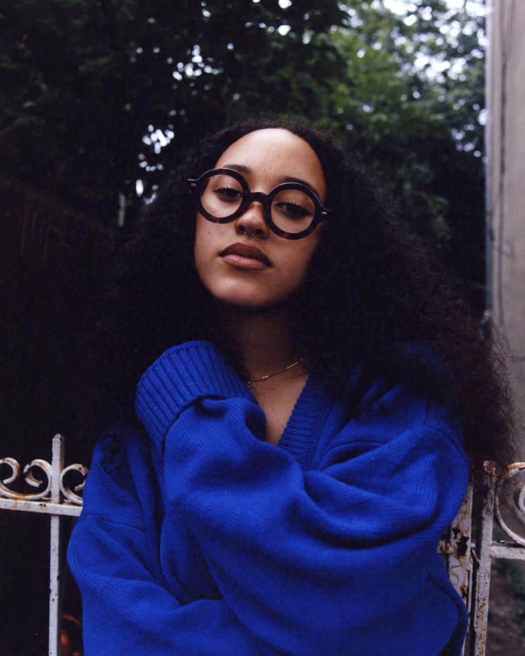 JINSさんのインスタグラム写真 - (JINSInstagram)「Introducing a new low bridge fit collection featuring three extra thick shapes: Classic Airframe Bold. Available in-store & online. Shot by @raphgaultier featuring @kaeladeshae.」8月11日 1時27分 - jins.usa
