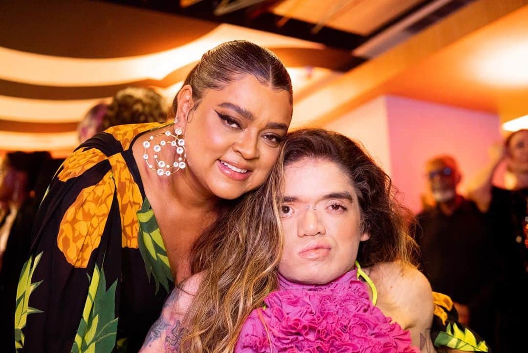 Preta Gilさんのインスタグラム写真 - (Preta GilInstagram)「Uma comunhão de amores em um único espírito! Tem como não se alegrar? Só sei sentir e agradecer!!! #Preta49  Fotos: @gee.eu」8月11日 1時34分 - pretagil