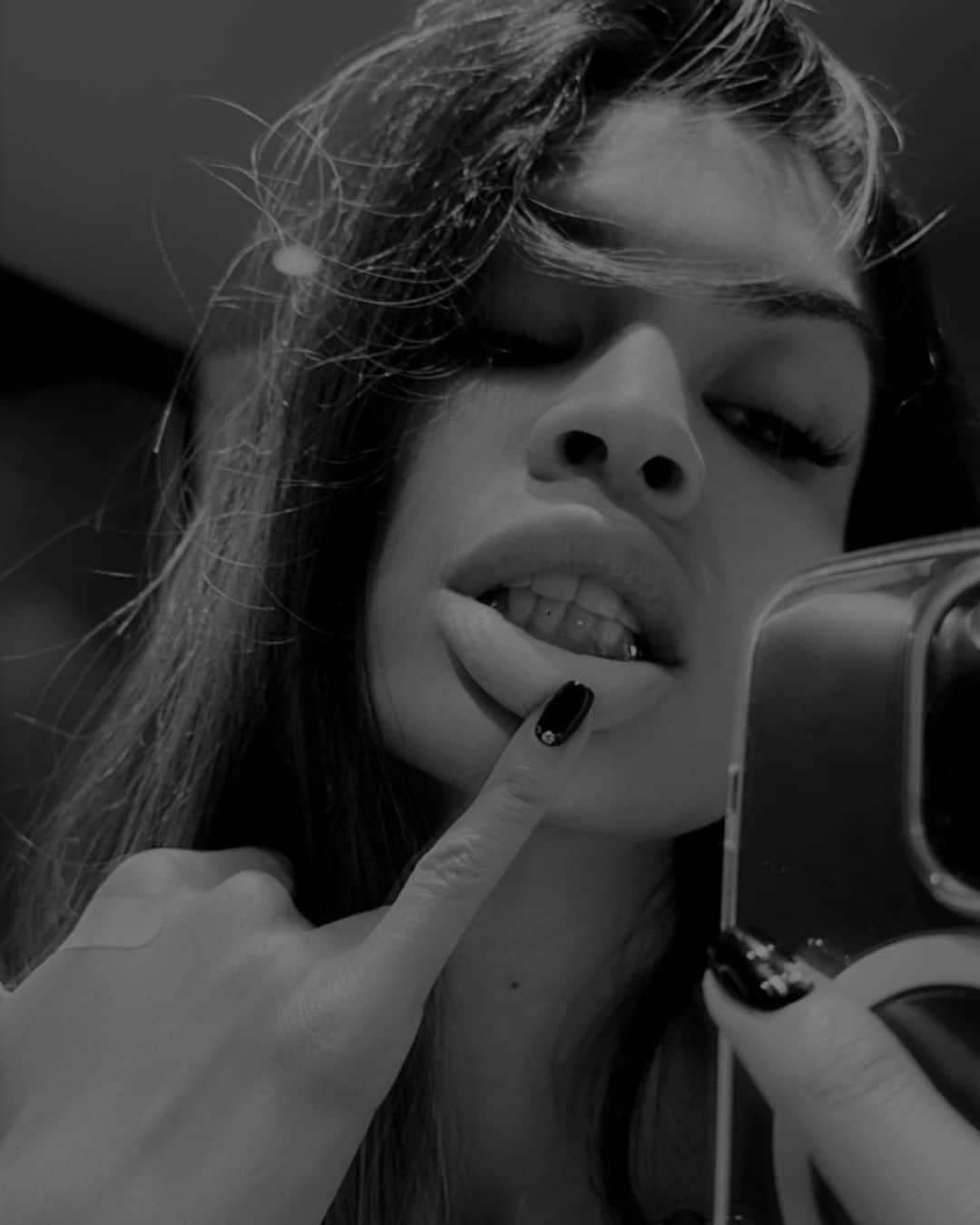 Alessandra Sironiのインスタグラム：「1. bright like the star i’m @holygemzzz  2. feed off legends, only 3. nailing it bluffing it or winging it, but always doing it. 4. melting in the city of concrete, but still love madrid kapiiii 5. que le dice un spaghetti a otro? 6. septiembre 1st🩷👽ferrarirosa.mp3 7. crybaby just cry, it would taste just like salt, put your sunnies and back on track. 8. feminazi no, feminista si..ok? ok. 9. old souls know more ♾️  10. breakfast of champions 🙈」