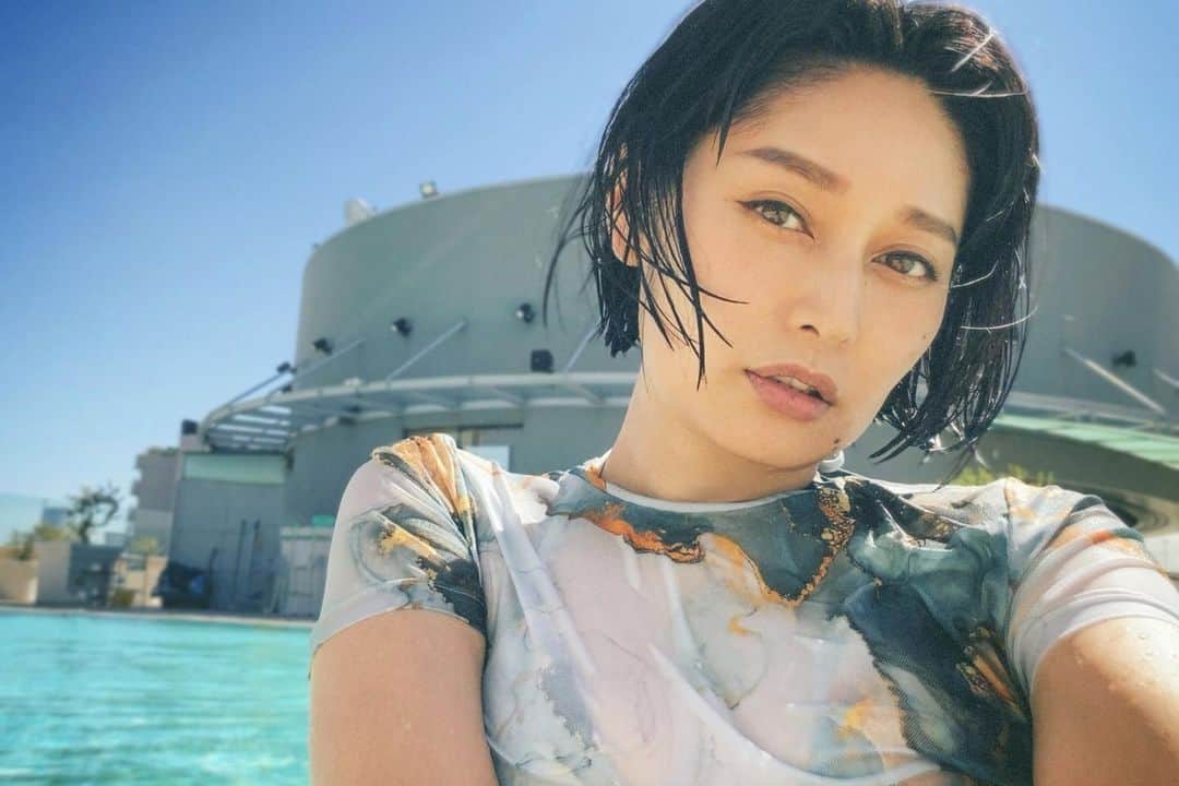 佐藤乃莉のインスタグラム：「おやすみ🌙  #夏#プール#濡れ髪」