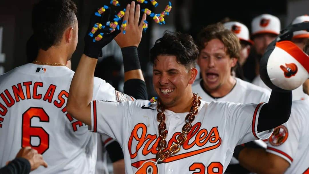 アダム・ジョーンズのインスタグラム：「Are the @orioles the best story in baseball this season?」