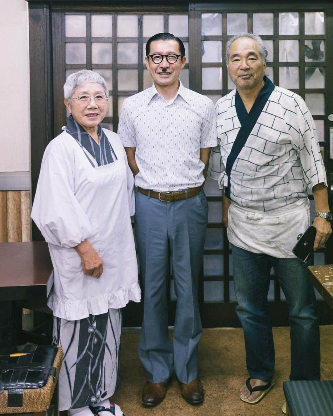 岩井ジョニ男さんのインスタグラム写真 - (岩井ジョニ男Instagram)「8月のジョニ男は働き方改革の真っ最中。ということで、今月はこれまでお会いした素敵なみなさんとの写真をお届けします。  21年7月鶴見編「大衆酒場巴屋」にて。  #岩井ジョニ男 #ジョニ男 #ジョニスタグラム #jonistagram #イワイガワ  #浅井企画  #幻の哀愁おじさん  #令和  #サラリーマン #キンマサタカ #師岡とおる #鶴見 #大衆酒場巴屋 #whitecollarwork #ninetofiver #instagram  #instagood  #model #cool #cooljapan」8月11日 7時34分 - iwaigawa_jonio_iwai