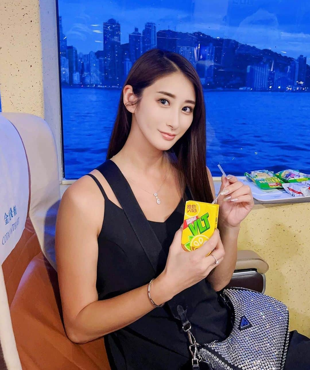 佐藤衣里子のインスタグラム：「HK to Makau🚢 Places to go on a day trip✨  #hk#makau#金光船飛」