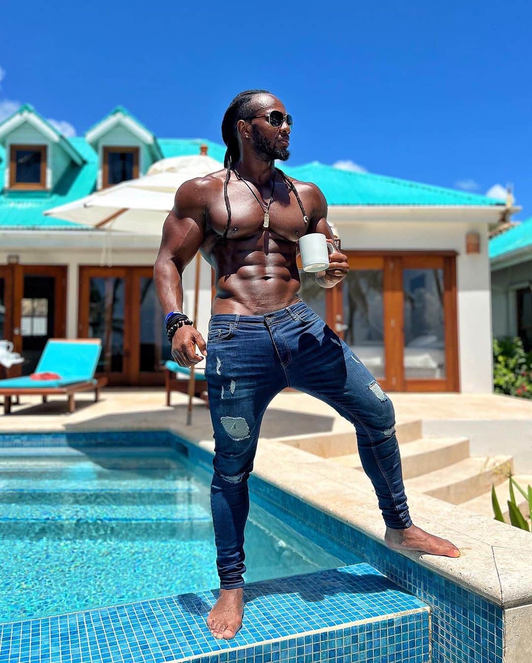 Ulissesworldのインスタグラム：「#tbt San Pedro 🇧🇿❤️🏝️ 🙌🏾 Take me back 🔥 Last year in August I was in Mexico and Belize on holiday.  Guess where I’m going this year?   #ulissesworld #belize #holiday #vacation #ﬁtness」