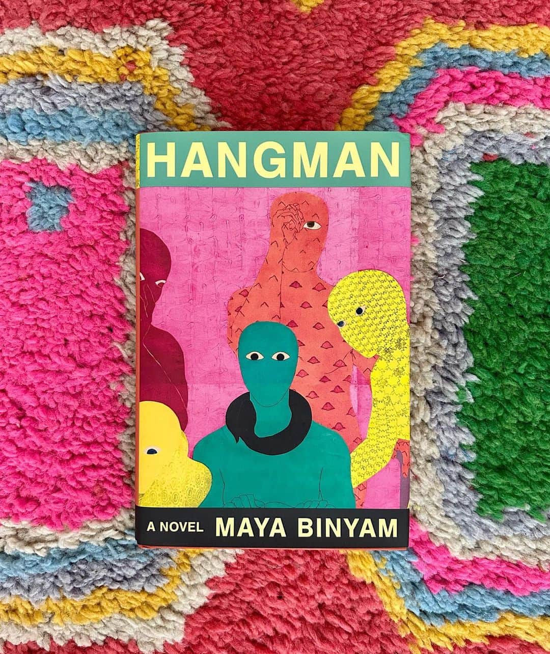 タヴィ・ゲヴィンソンのインスタグラム：「I interviewed @new__trick for @interviewmag about her astonishing new book Hangman. I also wrote about why I loved it so much. Link in bio ‼️」
