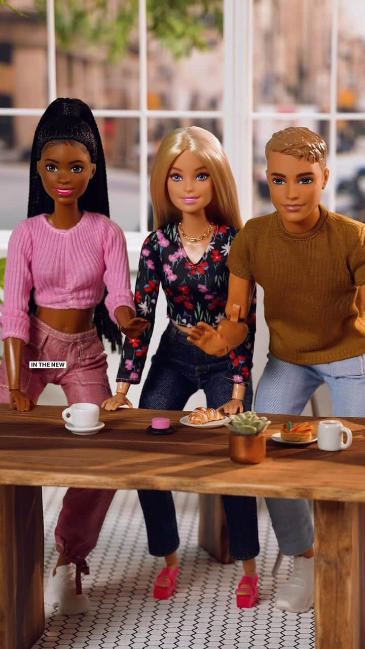 バービーのインスタグラム：「We really had to think pink on that last question 😅 Drop what shade you think it was in the comments👇 #barbie #barbiethemovie」