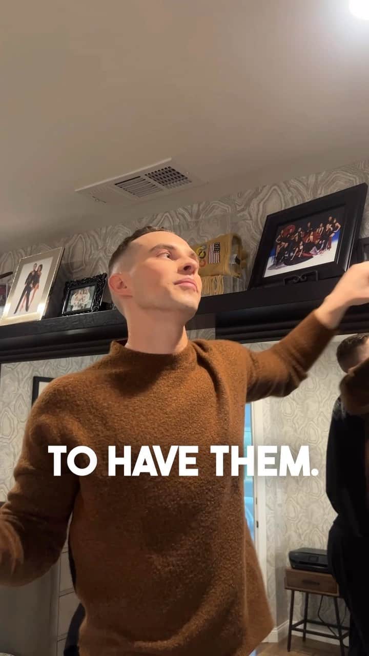 アダム・リッポンのインスタグラム：「Couldn’t tell you anything about them except that they are essential to my survival ⭐️」