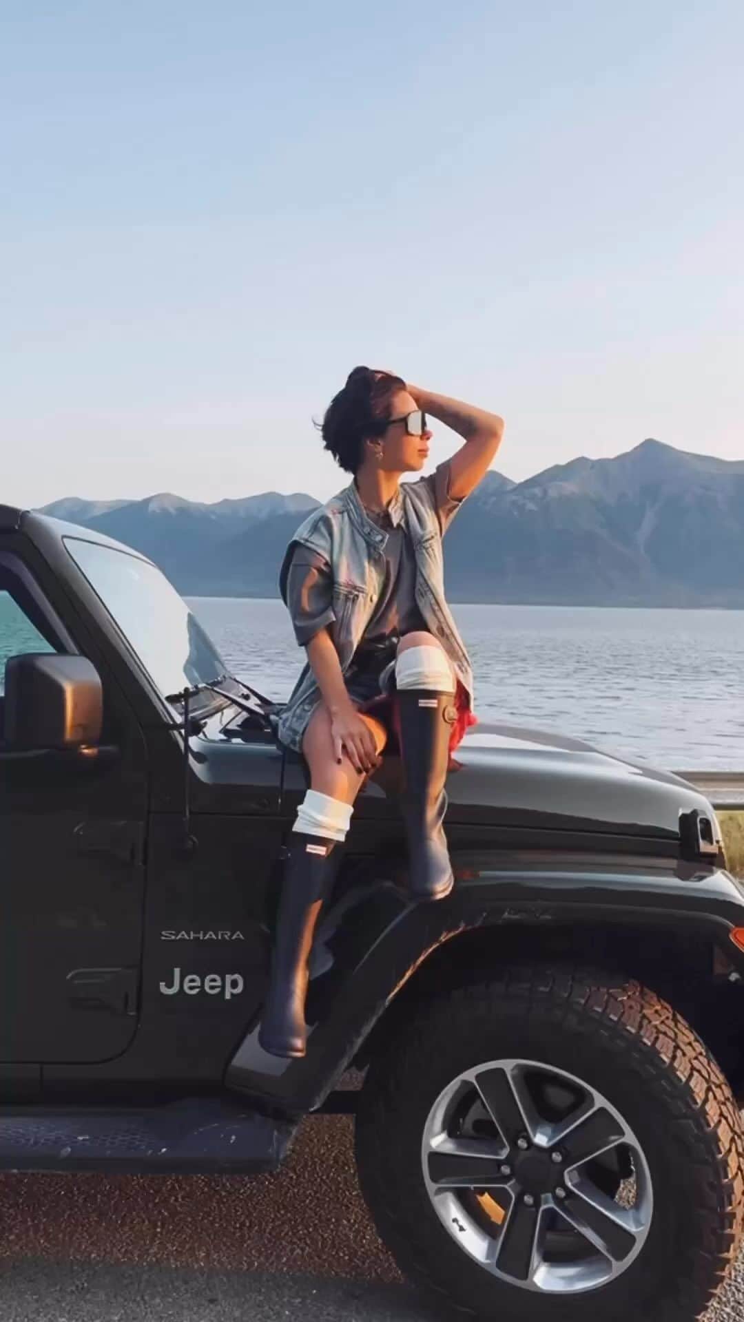 ハンターブーツのインスタグラム：「Made for fashion, adventure, and everything in between. #HunterBoots   Head to our stories to see where you can shop the Original Tall Boots.」
