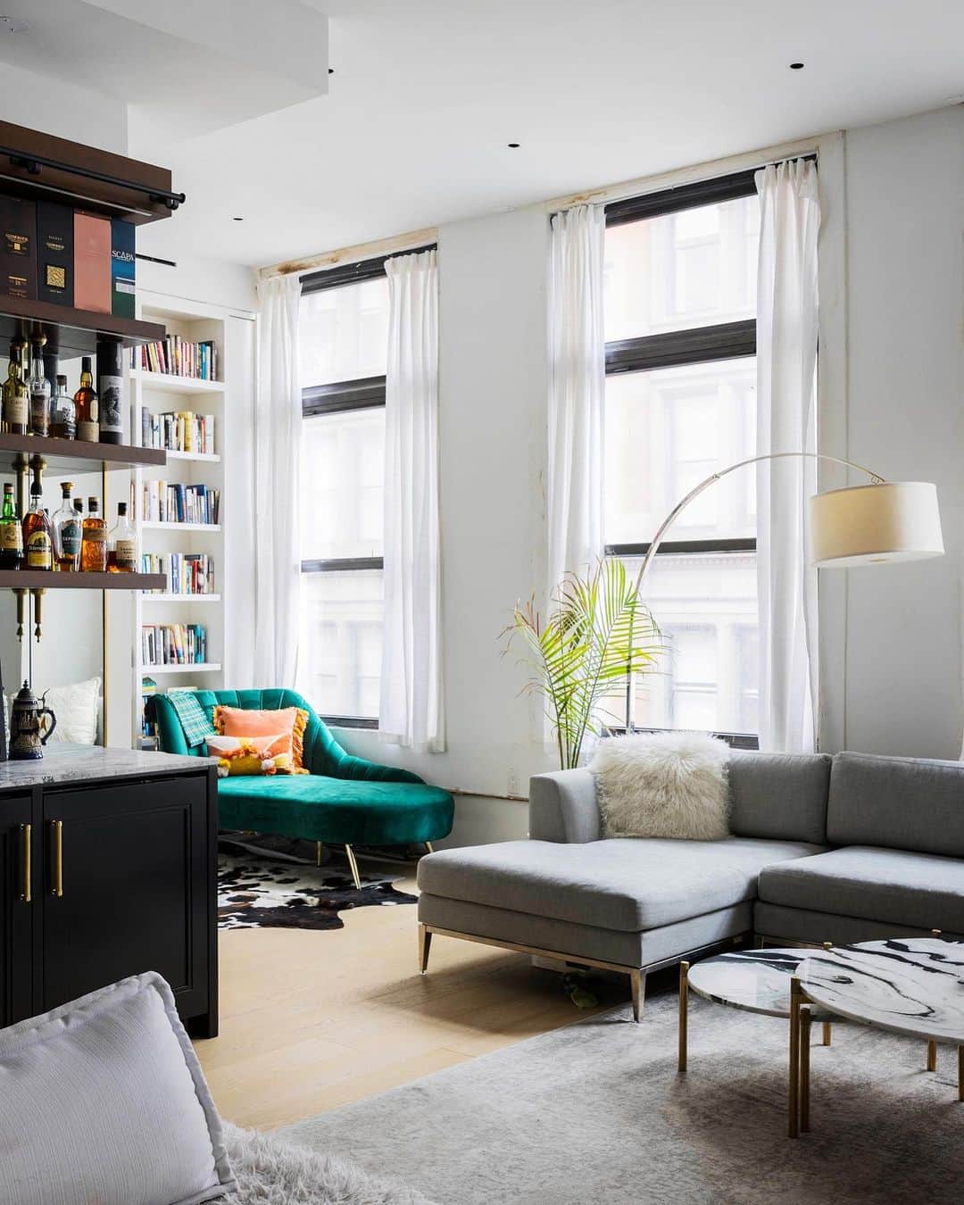 Sweeten Homeのインスタグラム：「It's all about that sunny reading nook 🌞📚️⁠ Stay tuned for more of this *just Sweetened* home 🤩 ⁠ Renovated with Sweeten ✨」