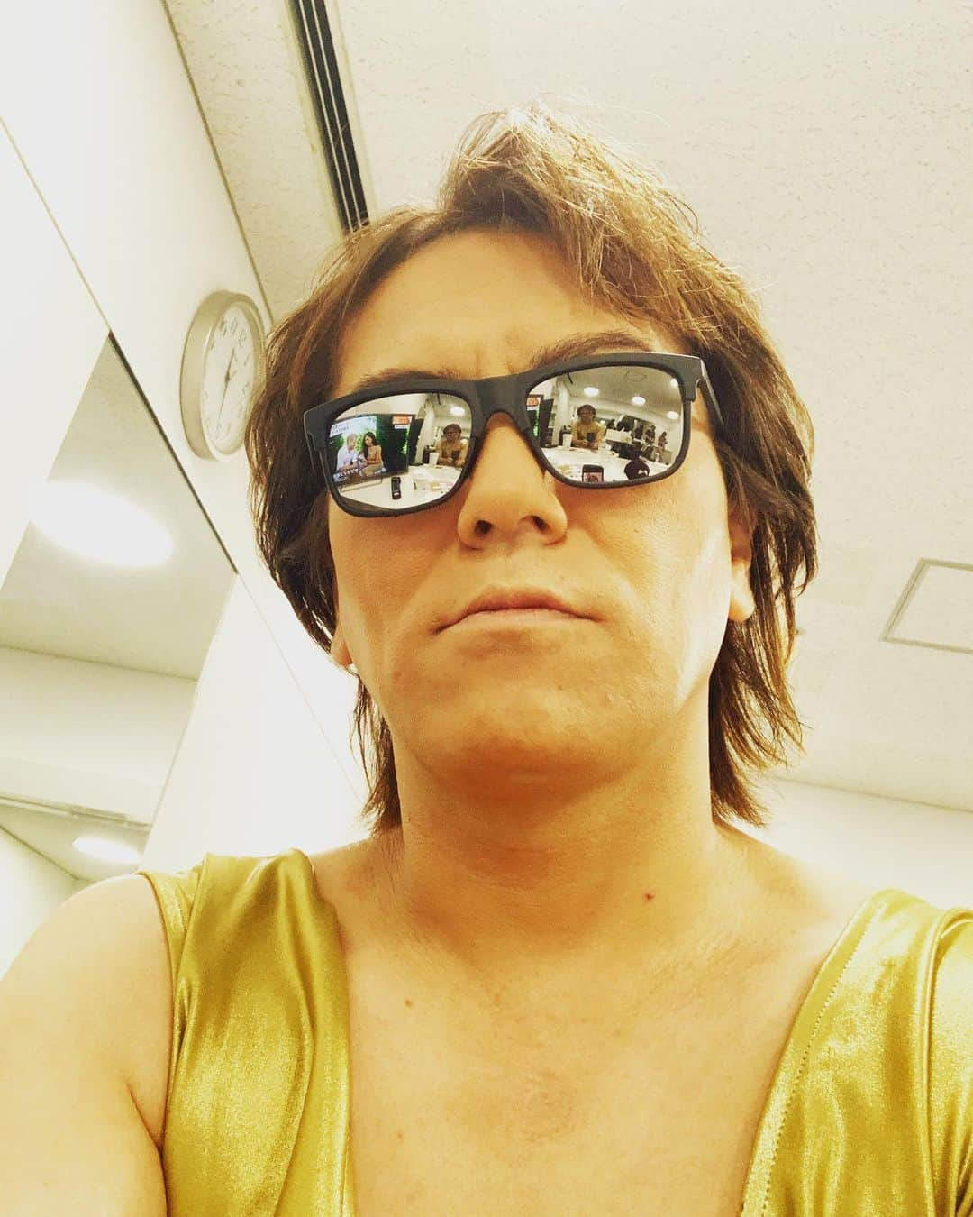 狩野英孝さんのインスタグラム写真 - (狩野英孝Instagram)「50TAのLIVE直前に写真撮ったら、色んなのが、サングラスに映ってたwお疲れ様でした！！」8月11日 2時42分 - kano9x