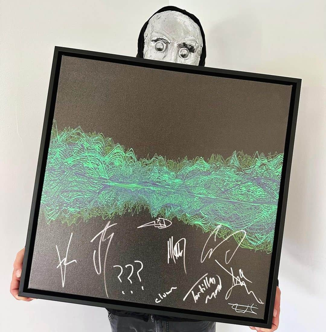 Slipknotのインスタグラム：「During our recent run of shows, we worked with @soundwaves_art to sign a very limited collection of artwork, created from the audio recording of "Duality".   Every artwork has been hand signed by the band and Soundwaves artist Tim Wakefield to support the important work of @childreninconflict.   There are only 100 prints and 4 originals available. Link in bio.」