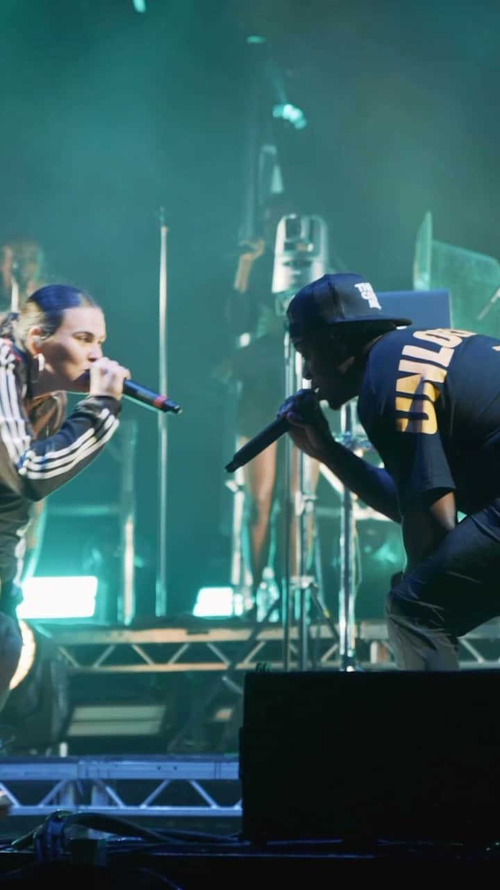 ルディメンタルのインスタグラム：「Always a pleasure to be joined on stage by the legend @venbee.music! Big love to everyone who’s been running up our new one ‘Die Young’」