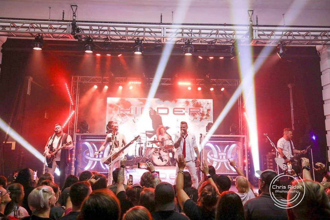 ヒンダーのインスタグラム：「Spent the last two nights in the great state of PA ripping it up in Harrisburg and Farmington 🤘  We’ll see you all tonight at @jdlegends in OH and this weekend in WI and IL!   🎟️ Tickets are going fast at hindermusic.com and at the box office   📸: Chris Rider   #hinder #tour #tourlife」