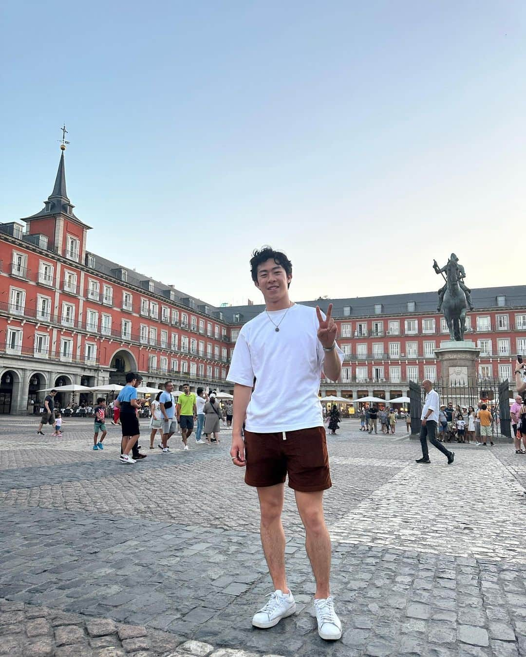 ネイサン・チェンさんのインスタグラム写真 - (ネイサン・チェンInstagram)「Whoever curated the current vibes in Madrid deserves a raise!!!」8月11日 3時19分 - nathanwchen