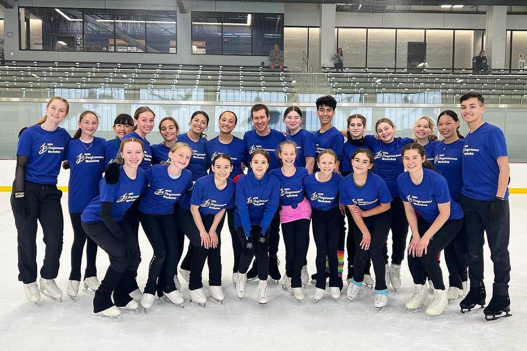 ジェイソン・ブラウンさんのインスタグラム写真 - (ジェイソン・ブラウンInstagram)「Performance Workshop 2023 💫   Thanks to all the skaters who came out to the Jason Brown Performance Workshop yesterday. It was a day filled with skating, self expression, artistry, and joy!  I fell in love with this sport because it gave me an outlet to be creative, while pushing myself athletically. I think there is so much beauty and range in what each of us can bring to the ice, so sharing that passion and building a day around the importance of performance was really special. Looking forward to doing more of these events 🥰💫  (For anyone interested in being put on our email list to hear about future events, contact admin@jasonbskates.com)  📸: @larrymalvinphotography   #workshop #performance #figureskating #dance #artistry #skating」8月11日 3時17分 - jasonbskates
